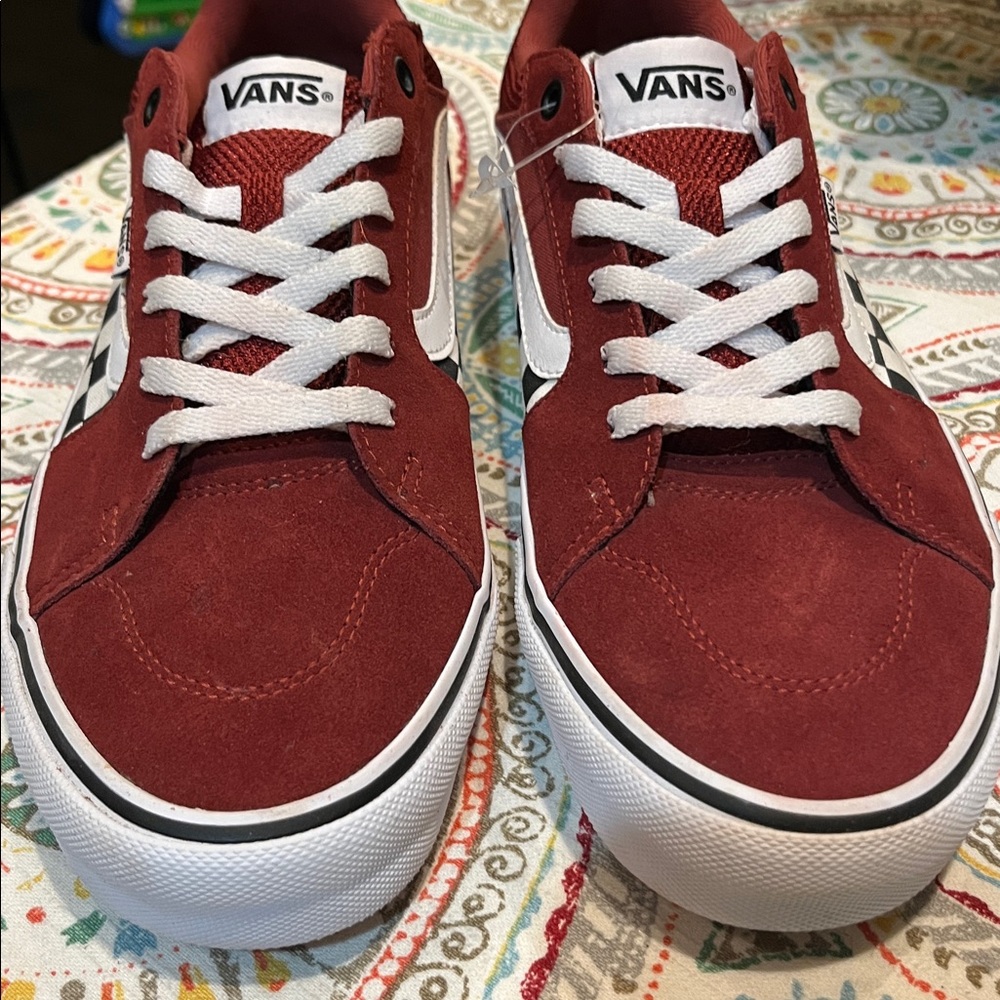 NEW Vans Men's Burgundy and Black Checkered Sneakers size 9 - Picture 2 of 9
